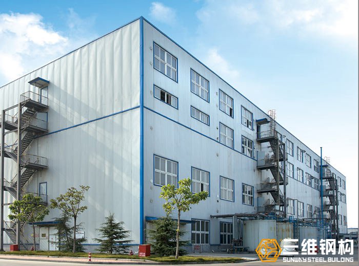 山东emc易倍钢结构公司建造的济南圣泉多高层钢结构加工车间效果图